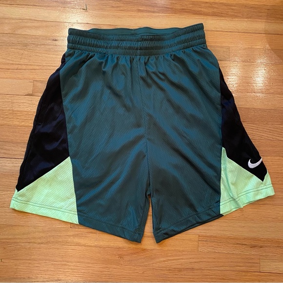 Nike basketball shorts Men’s S - Picture 1 of 1